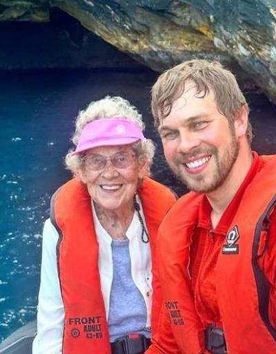 94 yaşındaki Joy Nine, torunuyla birlikte 7 kıtayı gezecek