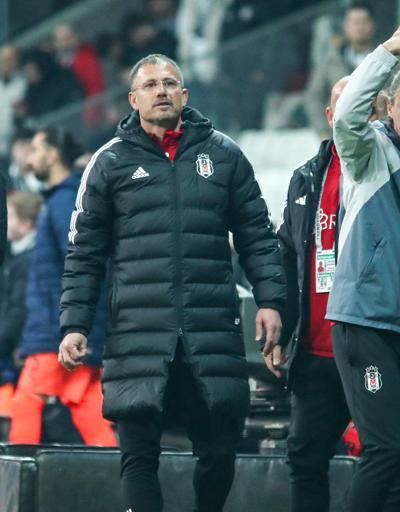 Beşiktaşın teknik ekibinde 4 kişi kaldı