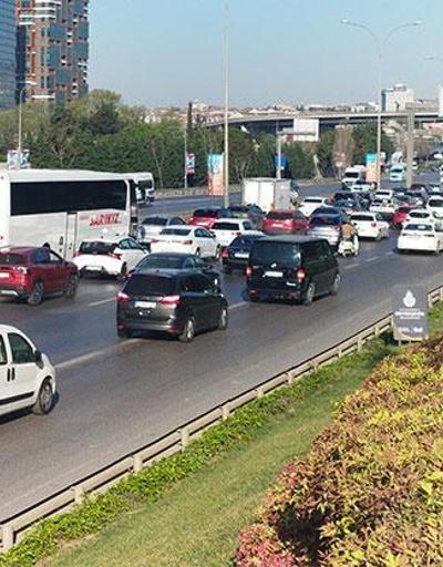 İstanbulda bayram dönüşü haftanın ilk gününde trafik yüzde 60lara ulaştı