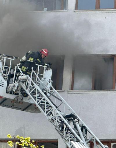 Öğrencilerin yaşadığı evde yangın çıktı, 1 kişi dumandan etkilendi