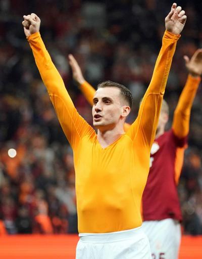 Galatasarayda Kerem Aktürkoğluna takım arkadaşları destek oldu