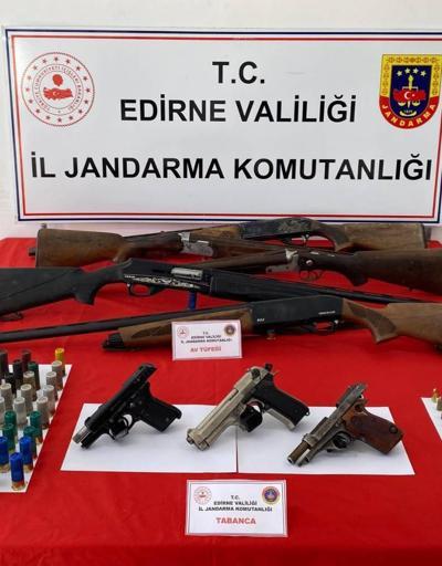 Edirne’de 2 evde çok sayıda silah ve mühimmat ele geçirildi; 2 gözaltı