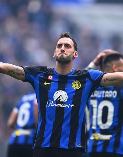 Şampiyon Inter, Hakan Çalhanoğlunun golleriyle güldü