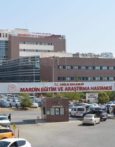 Mardin’de kontrolden çıkan otomobil yol kenarına devrildi: 4 yaralı