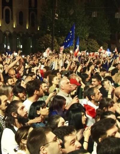 Gürcistanda Yabancı ajan gerginliği Binlerce kişi sokaklarda