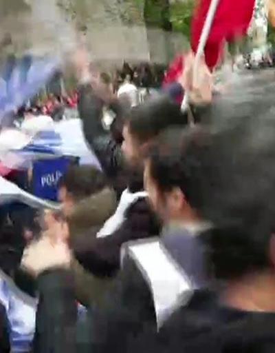 Taksime yürümek isteyen gruplar, polis barikatına saldırdı
