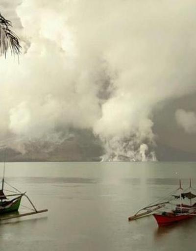 Tsunami alarmı Ruang Yanardağı patladı,12 bin kişi tahliye edildi