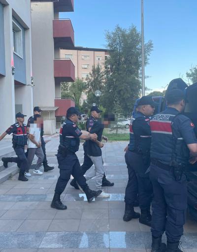 İzmirden Aydına otomobille uyuşturucu ticaretine 3 tutuklama