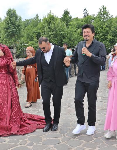Diyarbakırlı sanatçı yeni şarkısının lansmanını halay çekerek yaptı