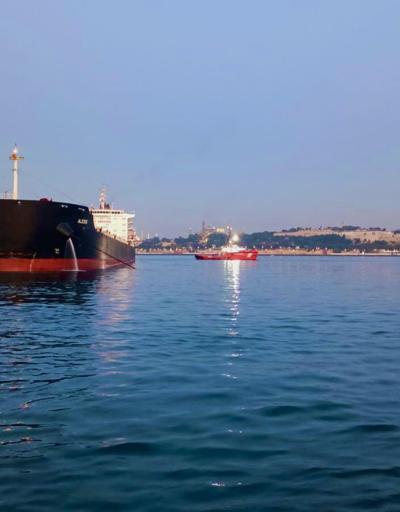 İstanbul Haydarpaşa açıklarında yük gemisi karaya oturdu, boğaz trafiği askıya alındı