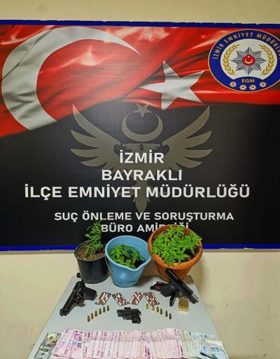 İzmirde evinde silah ve uyuşturucuyla yakalanan şüpheli gözaltına alındı