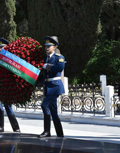 Haydar Aliyevin 101. doğum günü için Baküde anma töreni