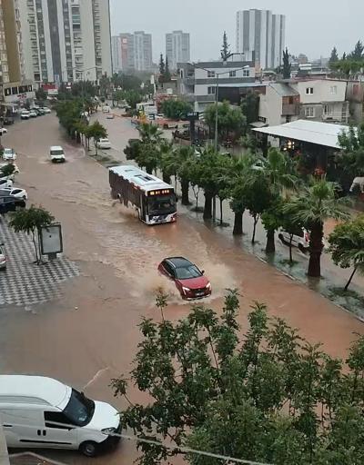 Adanada sağanak yolları göle çevirdi, ağaçları devirdi... Meteorolojiden bir uyarı daha