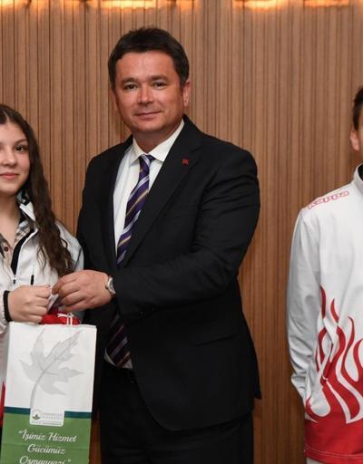 Osmangazi Belediye Başkanı Aydın, şampiyon sporcularıı ağırladı