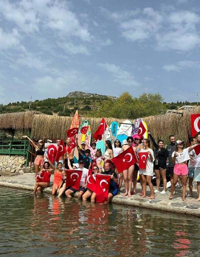 Açık su yüzme sporcuları, Fener Adasında Türk bayrağı açtı