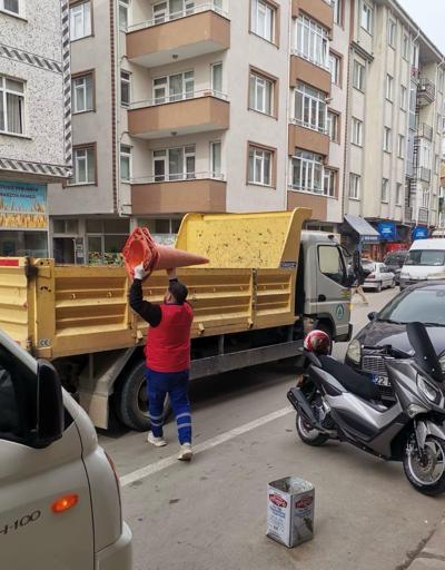 Edirnede trafik akışı ve yayaların geçişini engelleyen dubalar toplatıldı