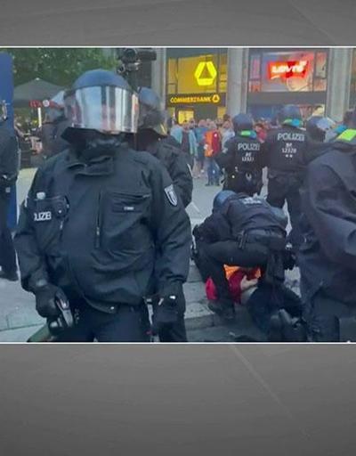 Alman polisi ırkçılık mı yaptı Kutlama yapan Türk taraftarın burnu kırıldı