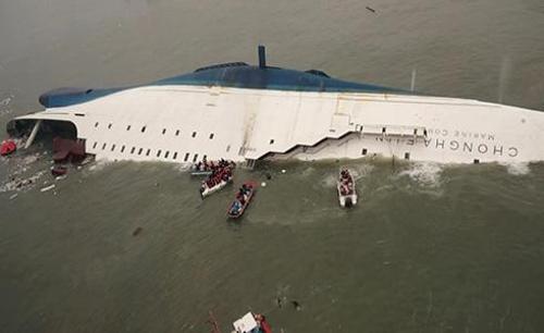 Güney Korede gemi battı. 300 kişi kayıp