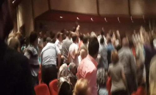 Yiğit Bulutun konferasında protestocular dövüldü