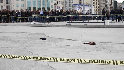 Taksim Meydanında polis noktasına ateş açıldı