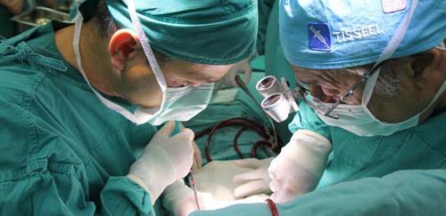 Yapay kalpli hastaya dünyada ilk kez, eriyebilen kalp kapağı halkası takıldı