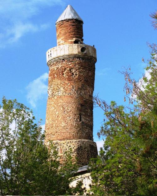Elazığın eğri minareli camii Pisa Kulesinden daha eğri