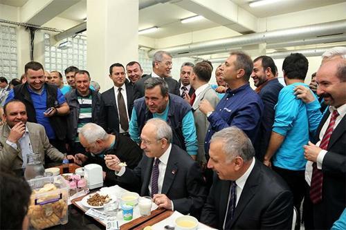 Kılıçdaroğlu Mersin de işçilerle yemek yedi