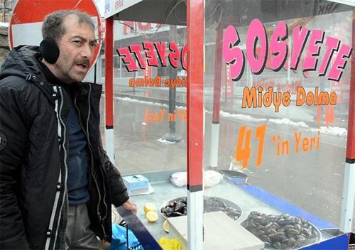 Midyeci imama uydu erik satıyor