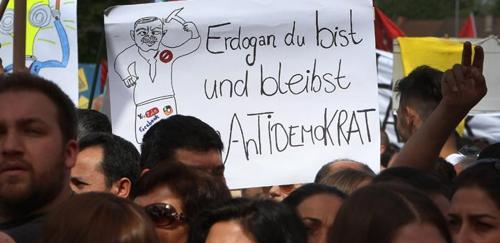 Erdoğanın mitingine karşı miting yaptılar