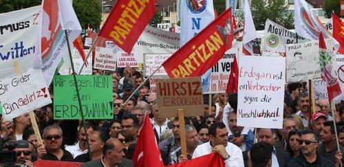 Erdoğanın mitingine karşı miting yaptılar