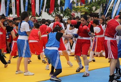 19 Mayıs törenlerle kutlandı