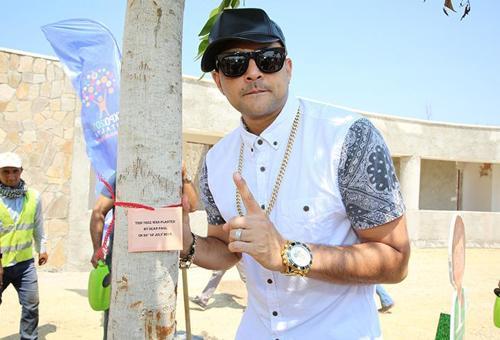 Jamaikalı şarkıcı Sean Paul EXPO alanına ağaç dikti