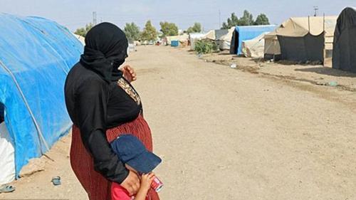 IŞİD, 4 yaşındaki çocuğu annesinin başını kesmesi için eğitti