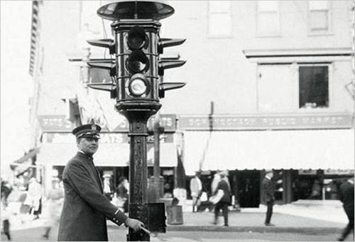 İlk trafik lambası doodle oldu