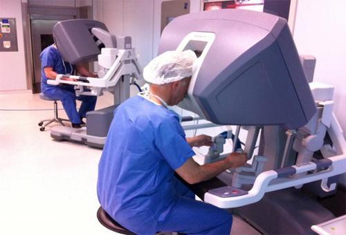 Hastalar robotik cerrahiyle şifa buluyor