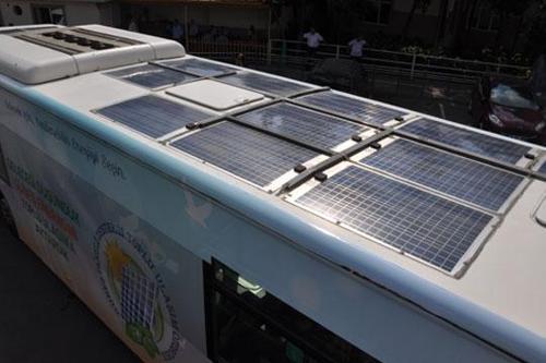 İETTden güneş enerjisi kullanan otobüs