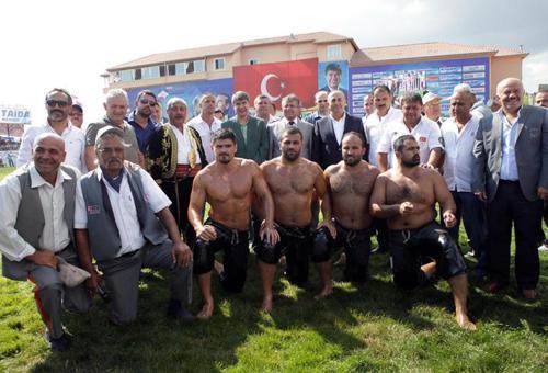 Türkün İlk Er Meydanında Güreş Şöleni Yaşandı