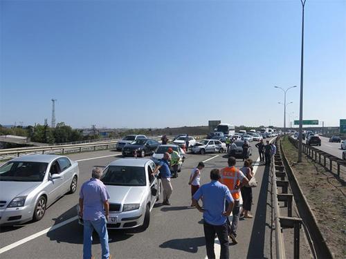 İstanbul TEM Otoyolunda zincirleme trafik kazası