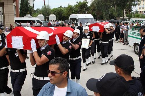 Şehit polisin yakınları feryat etti:  Hani barış diyordunuz