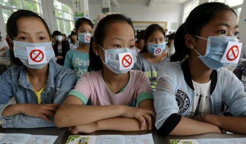 Çin nüfusu sigarayla azalacak