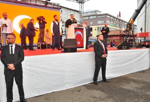 Tescilli çete lideri Sedat Peker teröre lanet mitingi yaptı