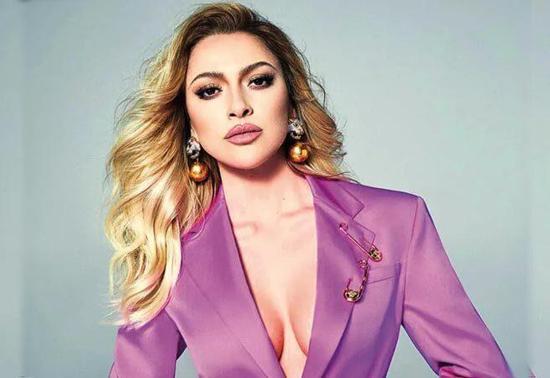 Hadise sahnede hayatının şokunu yaşadı ZOR ANLAR YAŞADI