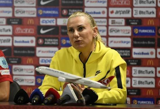 Necla Güngör Kıragası: Kadın futbolunun tarihi bu kızlarla yazılıyor