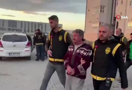 Arkadaşını öldürdü, maaşını çekti… gerçek 4 yıl sonra ortaya çıktı