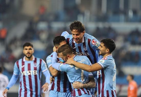Trabzonspor, Çorum FK'yı 3 golle yendi ve turladı
