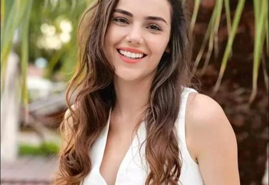 Yağmur Tanrısevsin sokak tarzıyla sosyal medyanın diline düştü