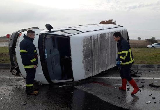 Kırklareli'de otomobil ile minibüs çarpıştı: 1 ölü, 2 yaralı