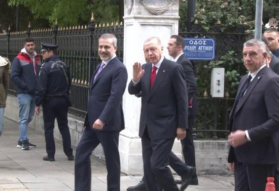 Cumhurbaşkanı Erdoğan'dan Türkçe seslenen Yunan gazeteciye yanıt