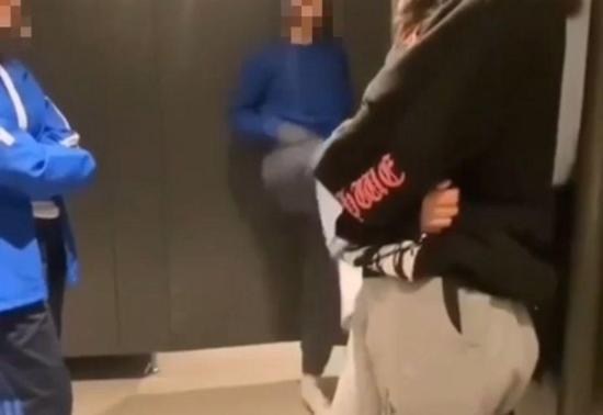 Restoran tuvaletinde kan donduran olay! Arkadaşlarını dövüp kameraya aldılar