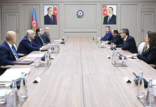 Bakan Tekin, Azerbaycan Başbakanı Esedov ile görüştü